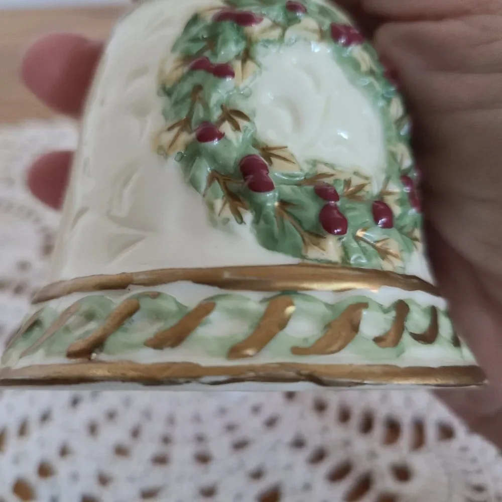Porcelain Ceramic Christmas Holiday Wreath Bell Hand Bell Gold Accents Vintage